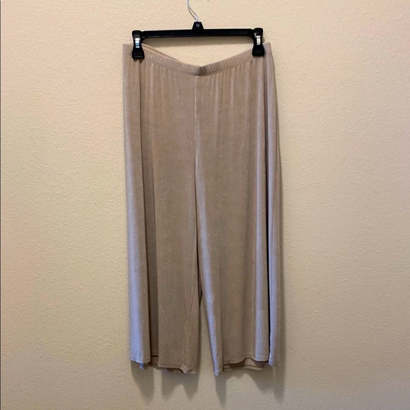 CHICO’S TRAVELERS CLASSIC
Wide-Leg Crop Pants in tan - Picture 2 of 5